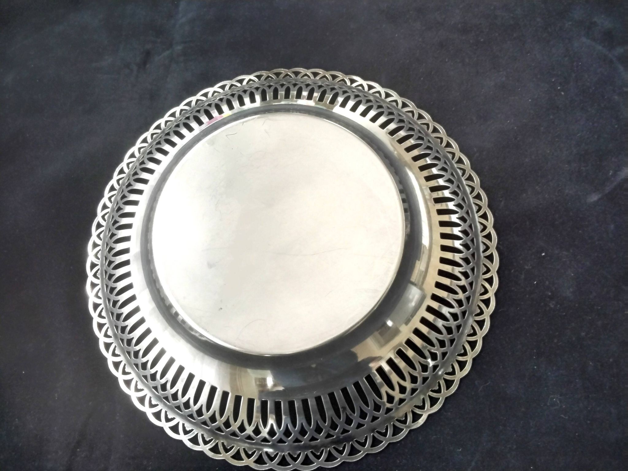 Silver metal bread basket openwork model