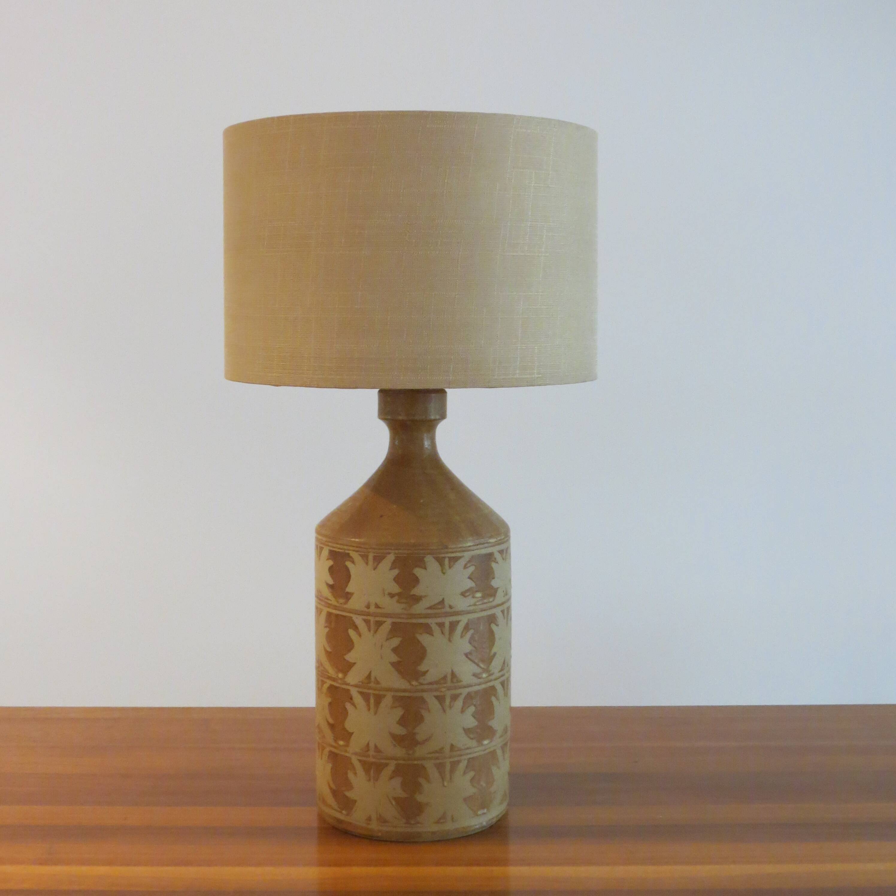 Lampe de table en céramique des années 1970 de John Virando de Richmond Hill