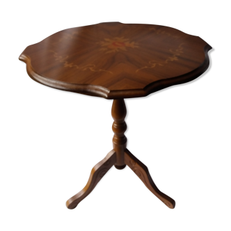 Round coffee table