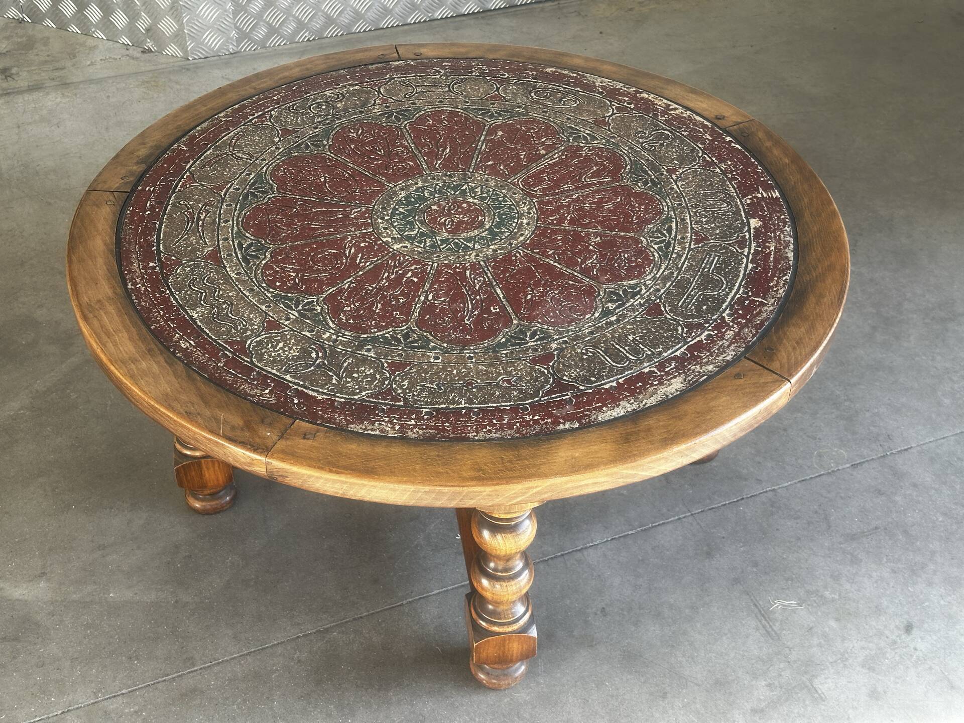 Vintage coffee table in turned wood and leather with astrological decoration.