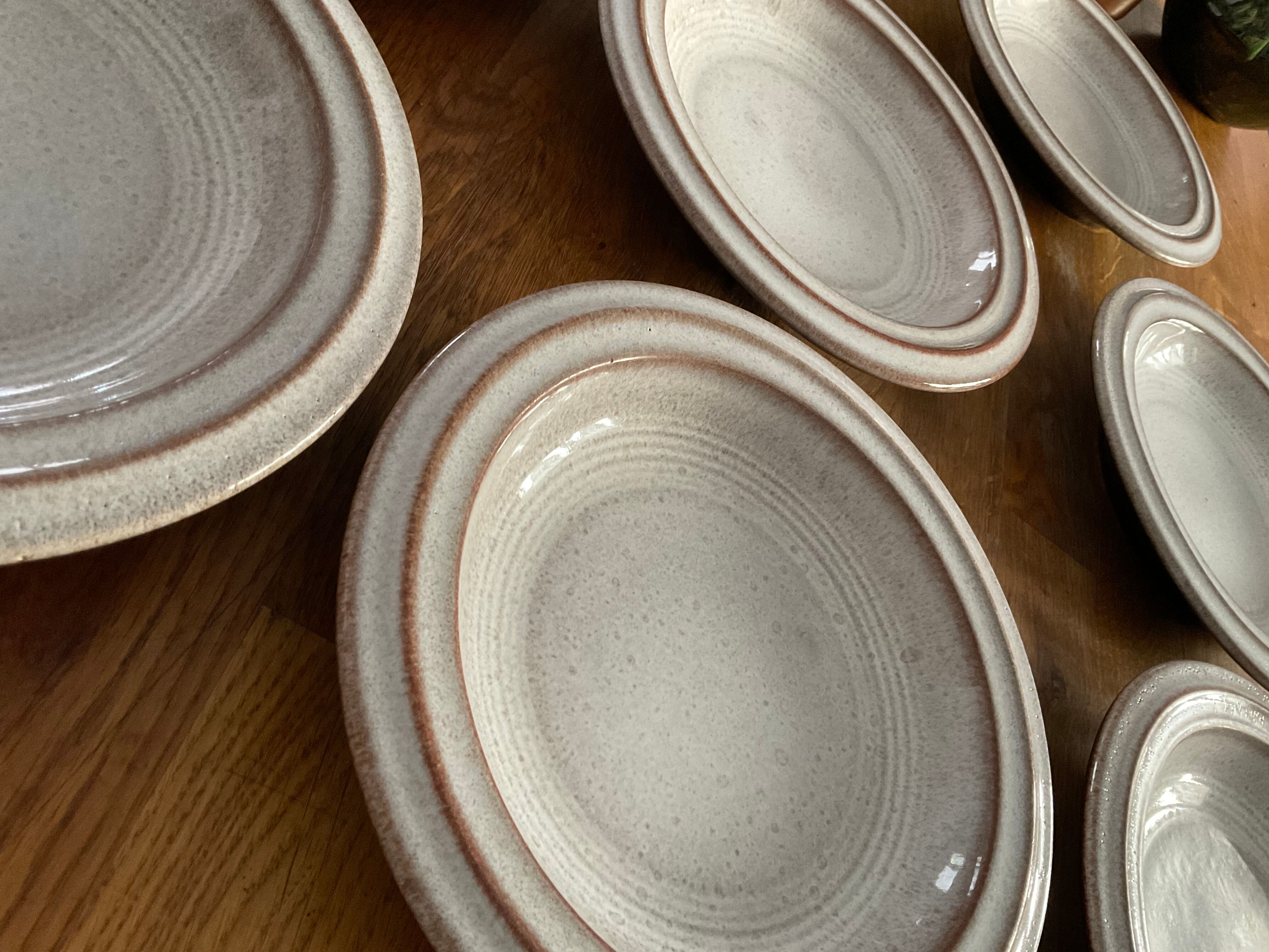 8 hollow plates in glazed terracotta