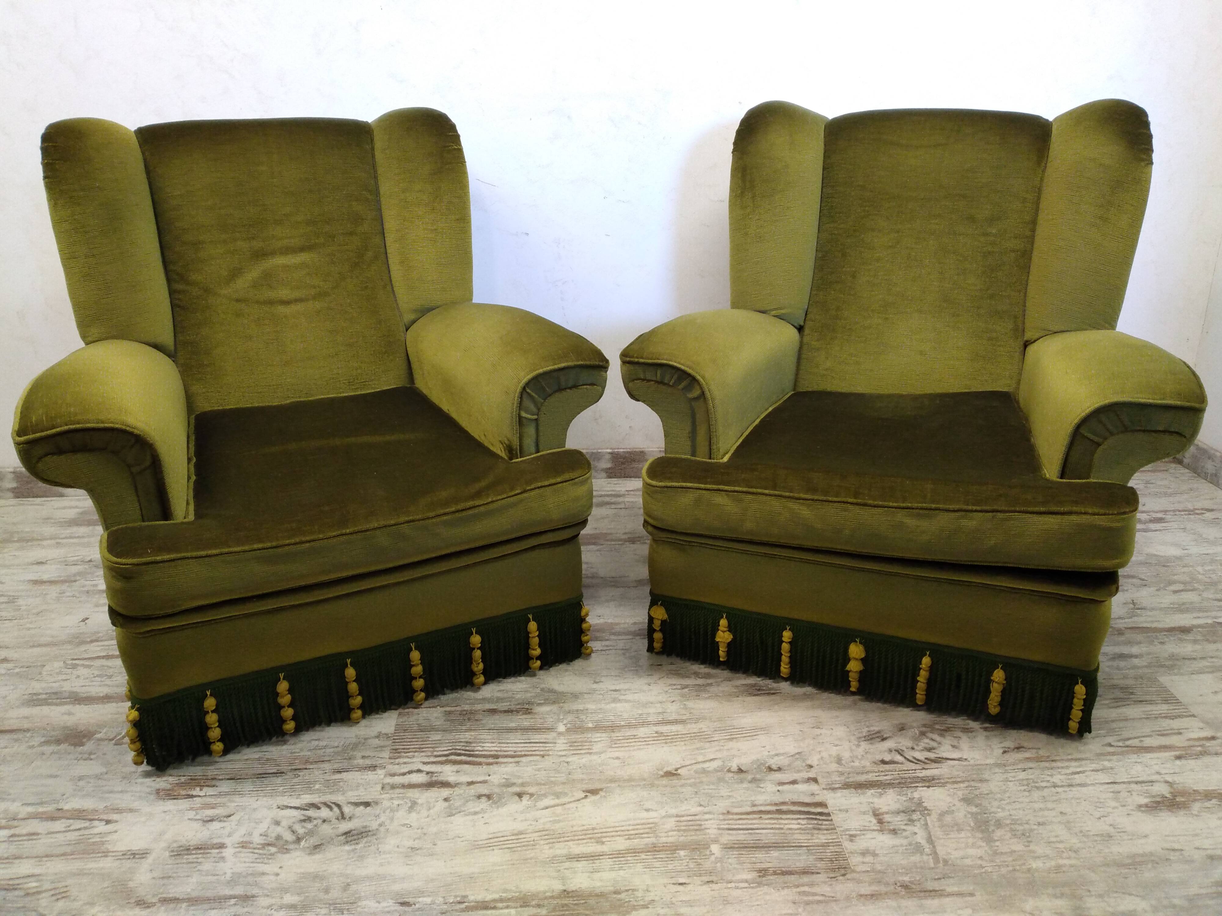 Armchairs with fringes and velvet ears