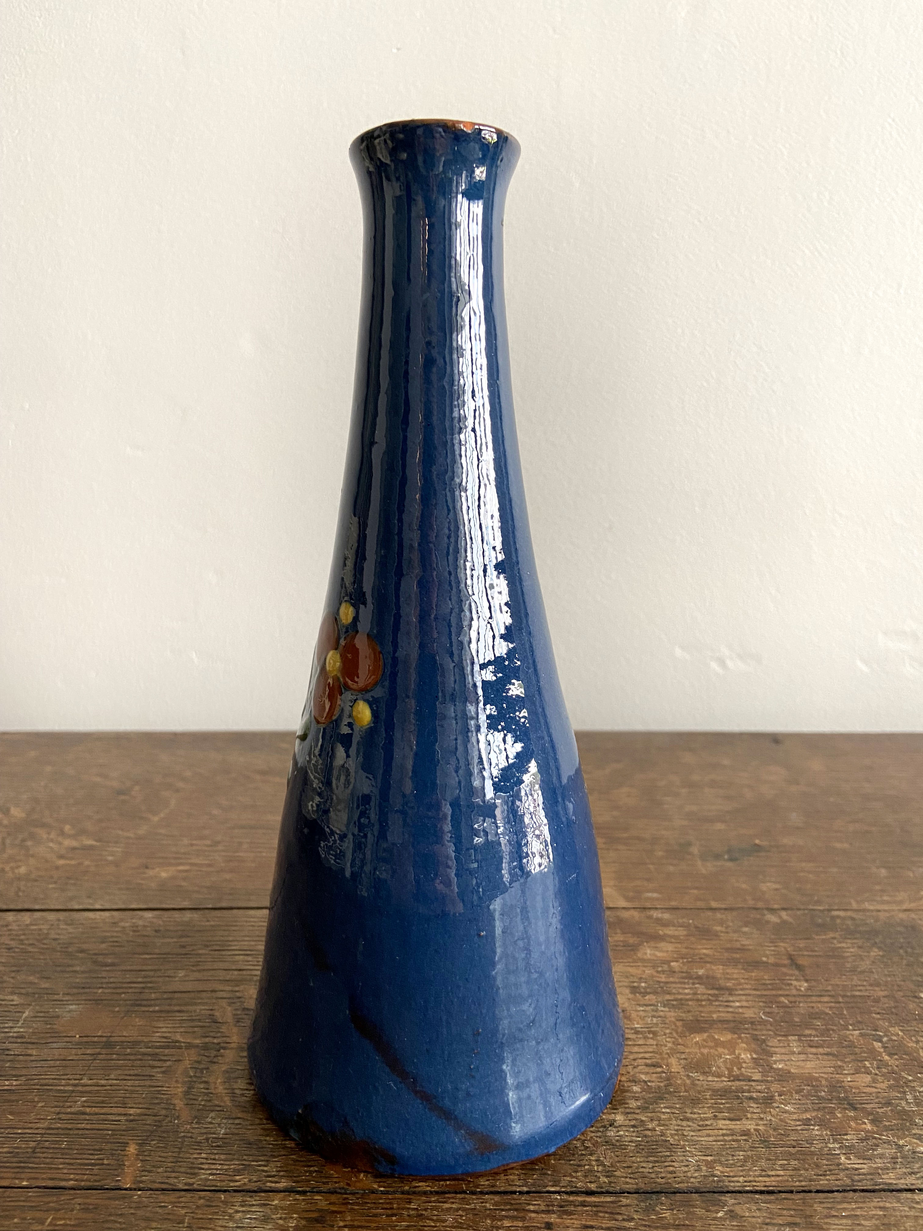 Soliflore vase decorated with flowers
