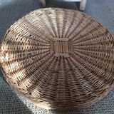 Round wicker tray