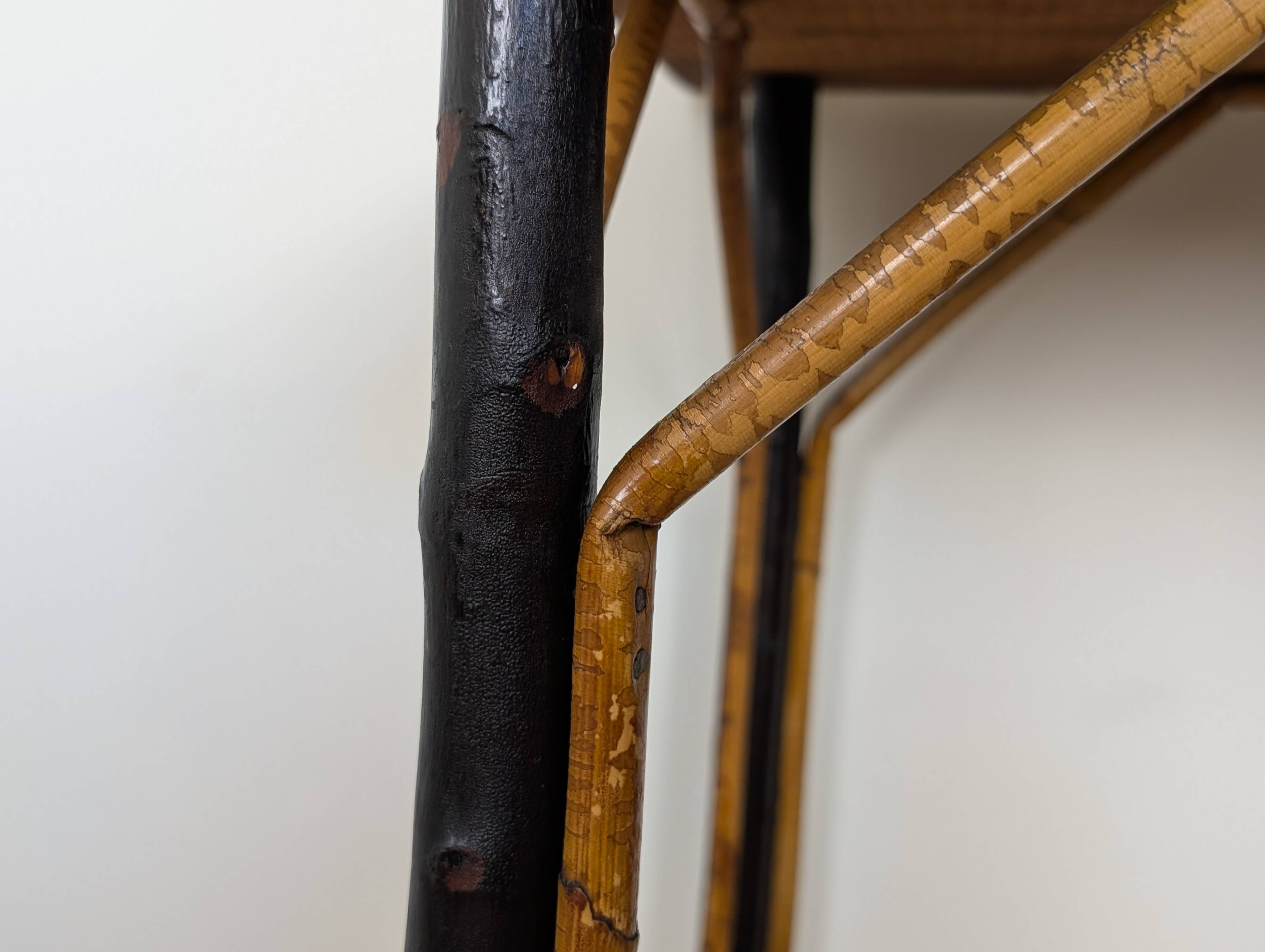 Table en bois et rotin 1920