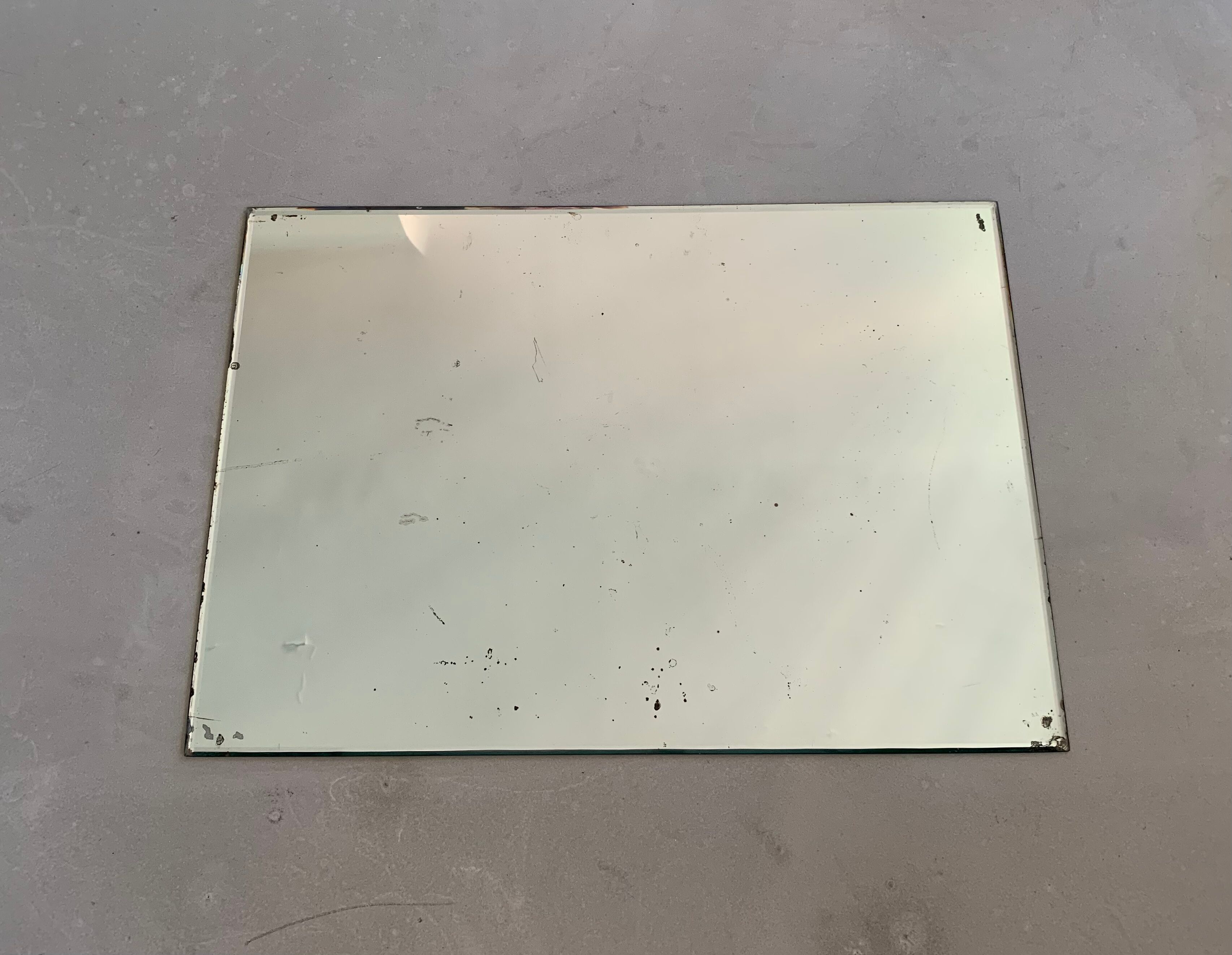 Bevelled mirror 60x42cm