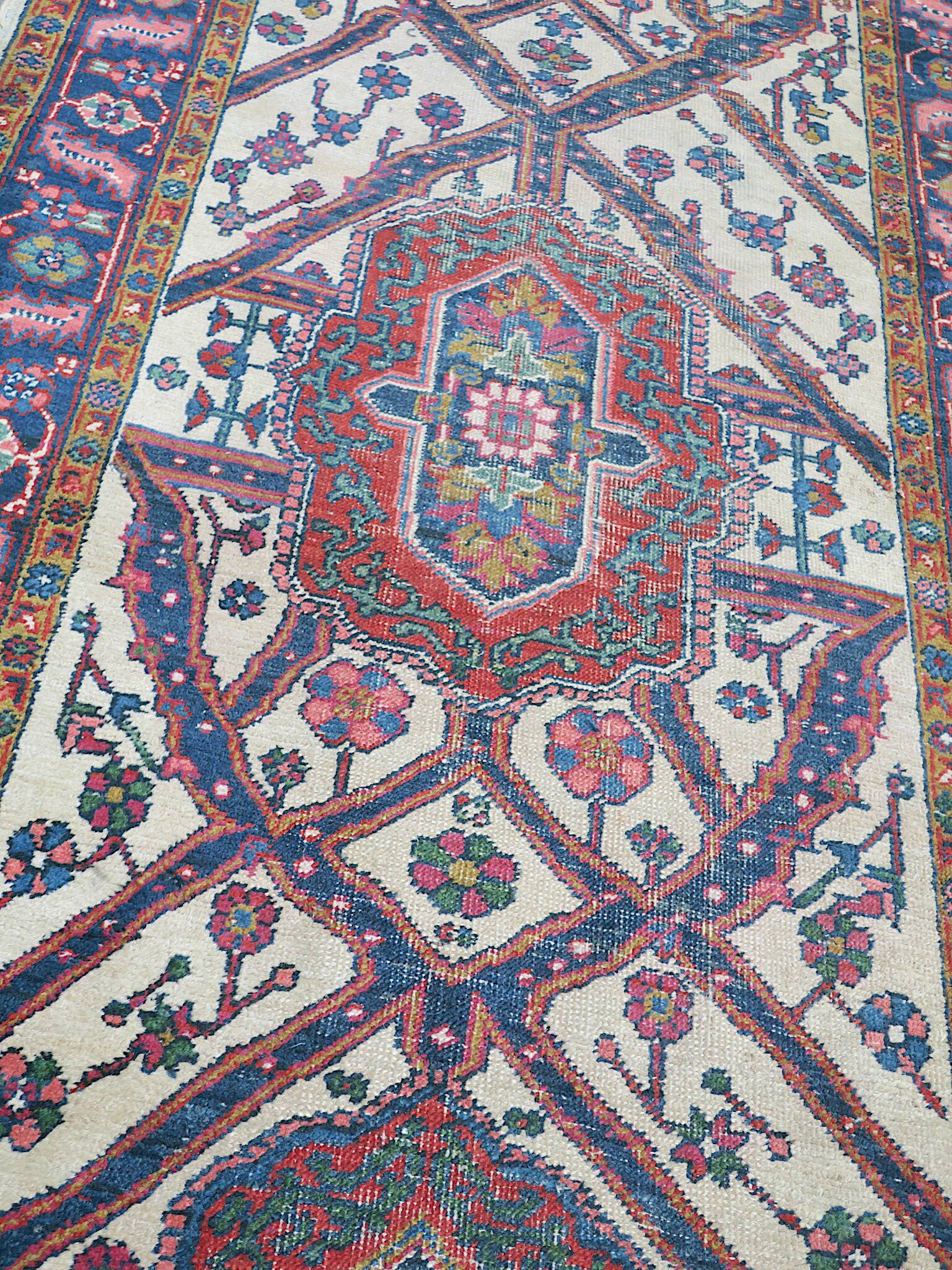 Heriz runner rug 558 cm x 90 cm, 1920s-1930s