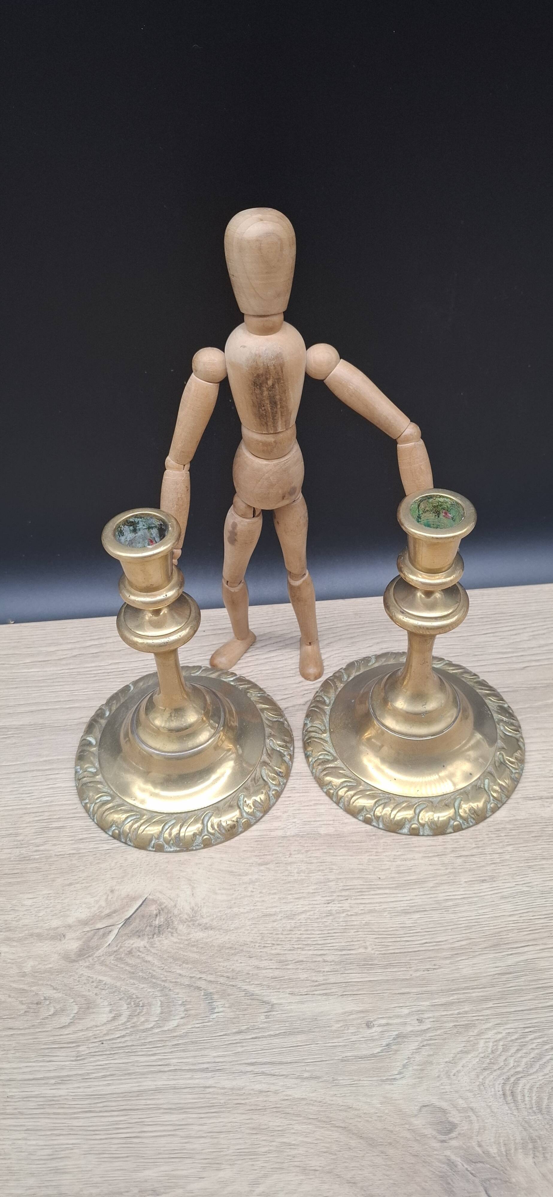 Paire anciens bougeoirs laiton