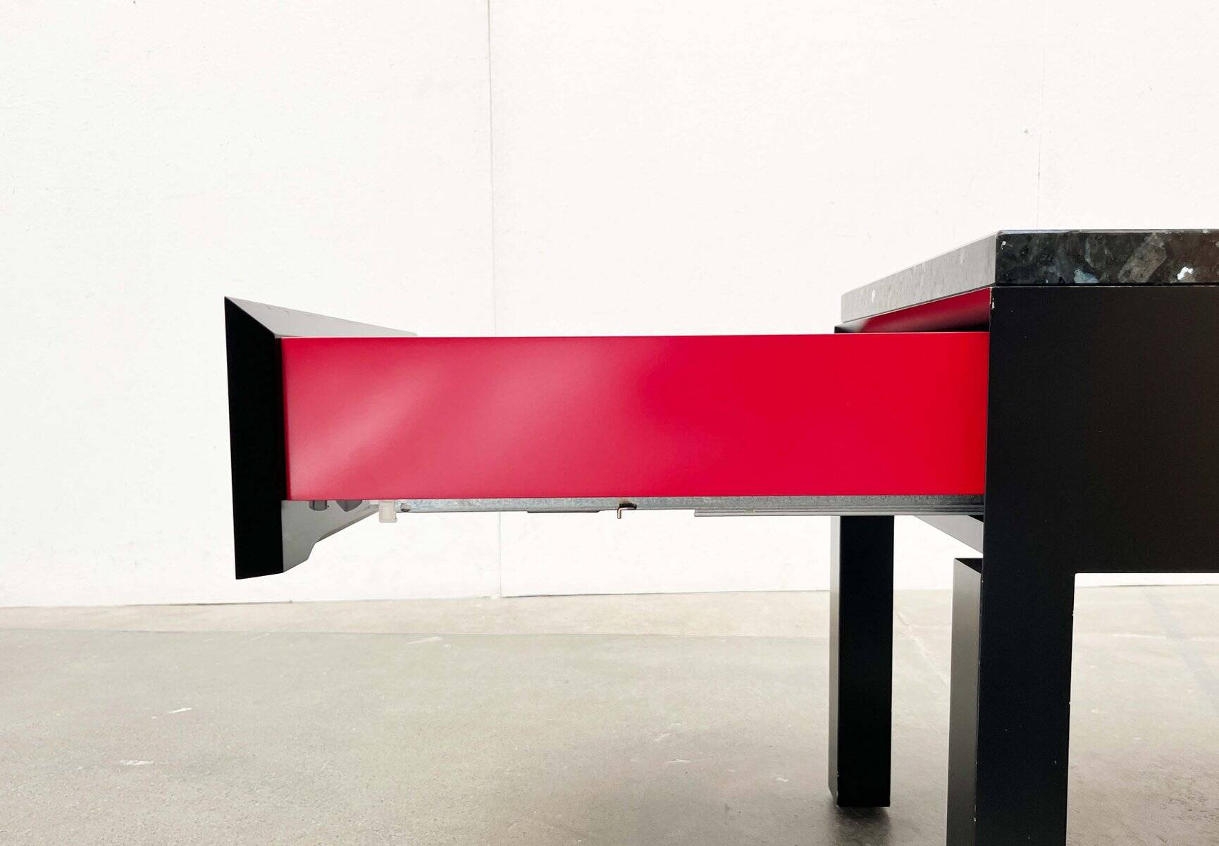 Table allemande postmoderne avec tiroir et plateau en granit d'Interlübke, années 1980.