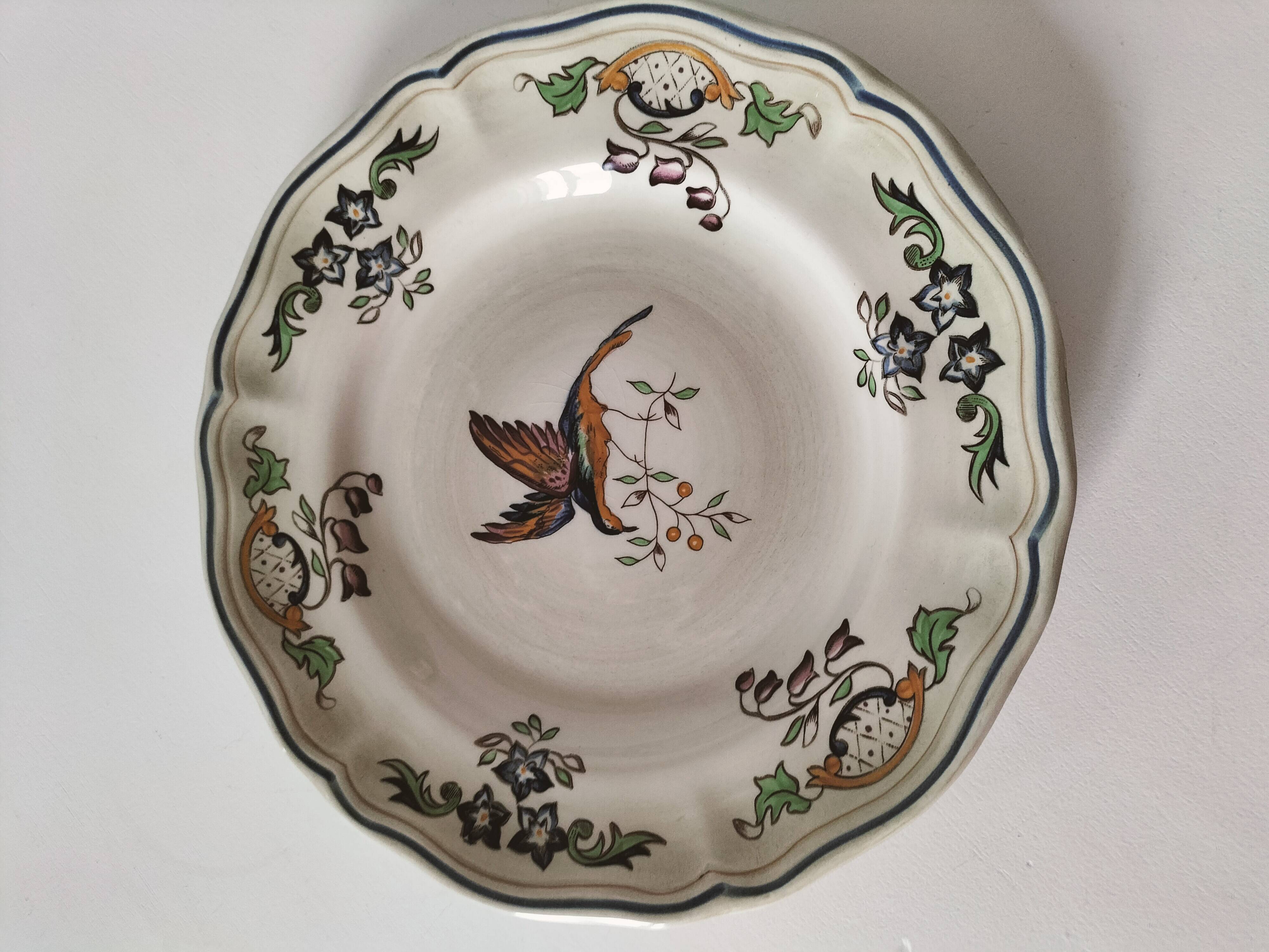 Longchamp plate – “hand-style” decoration, a reinterpretation of the Cléry model
