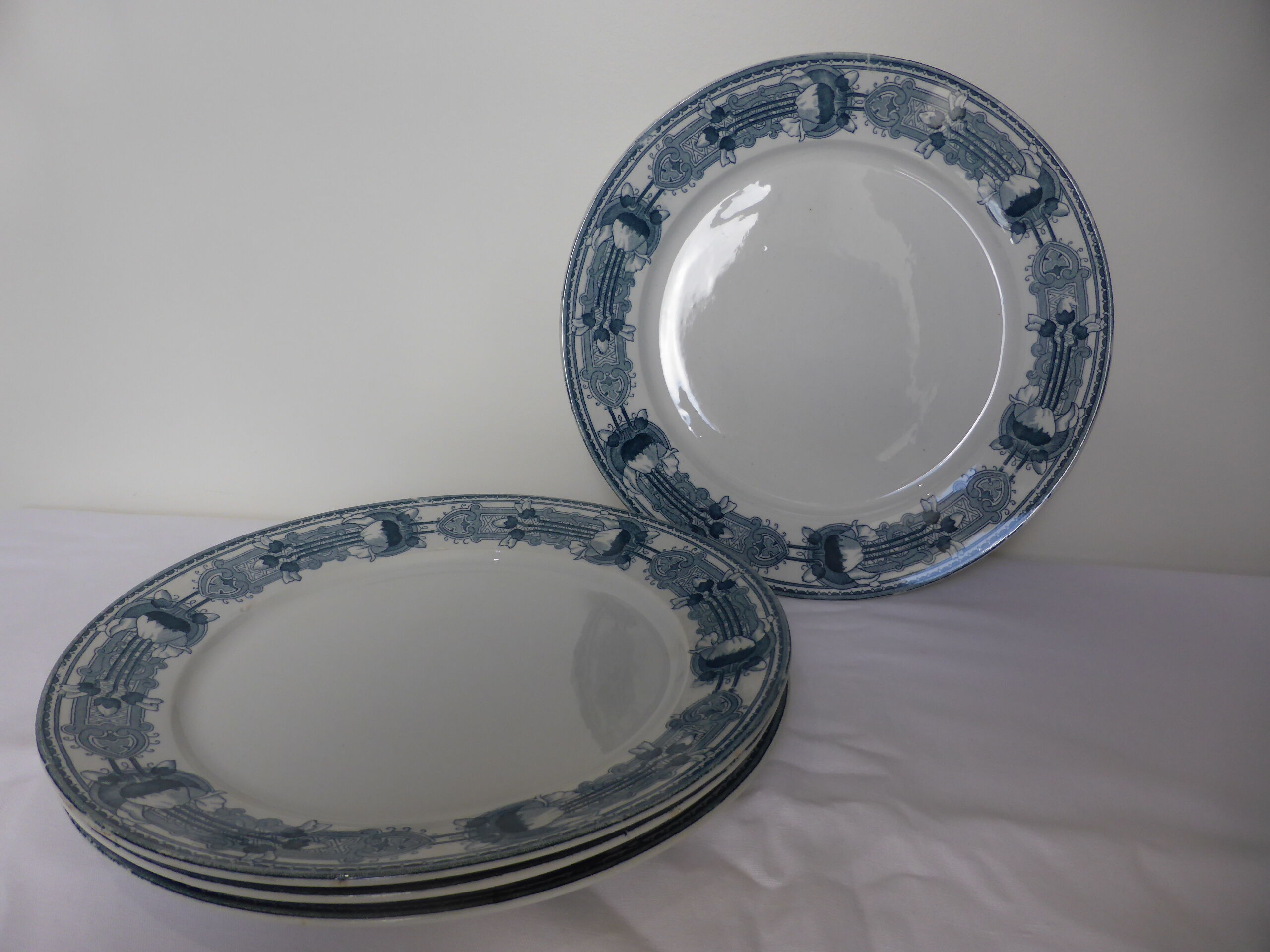 4 vintage dinner plates from CM&C, Massena model 220604