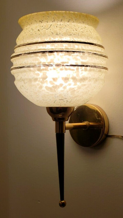 Yellow ochre speckled wall lamp, Clichy opaline, 40s