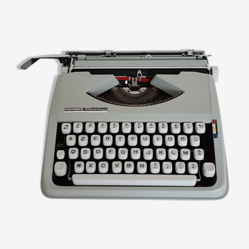 Machine à écrire portative vintage grise Hermes Baby ,  fonctionnelle