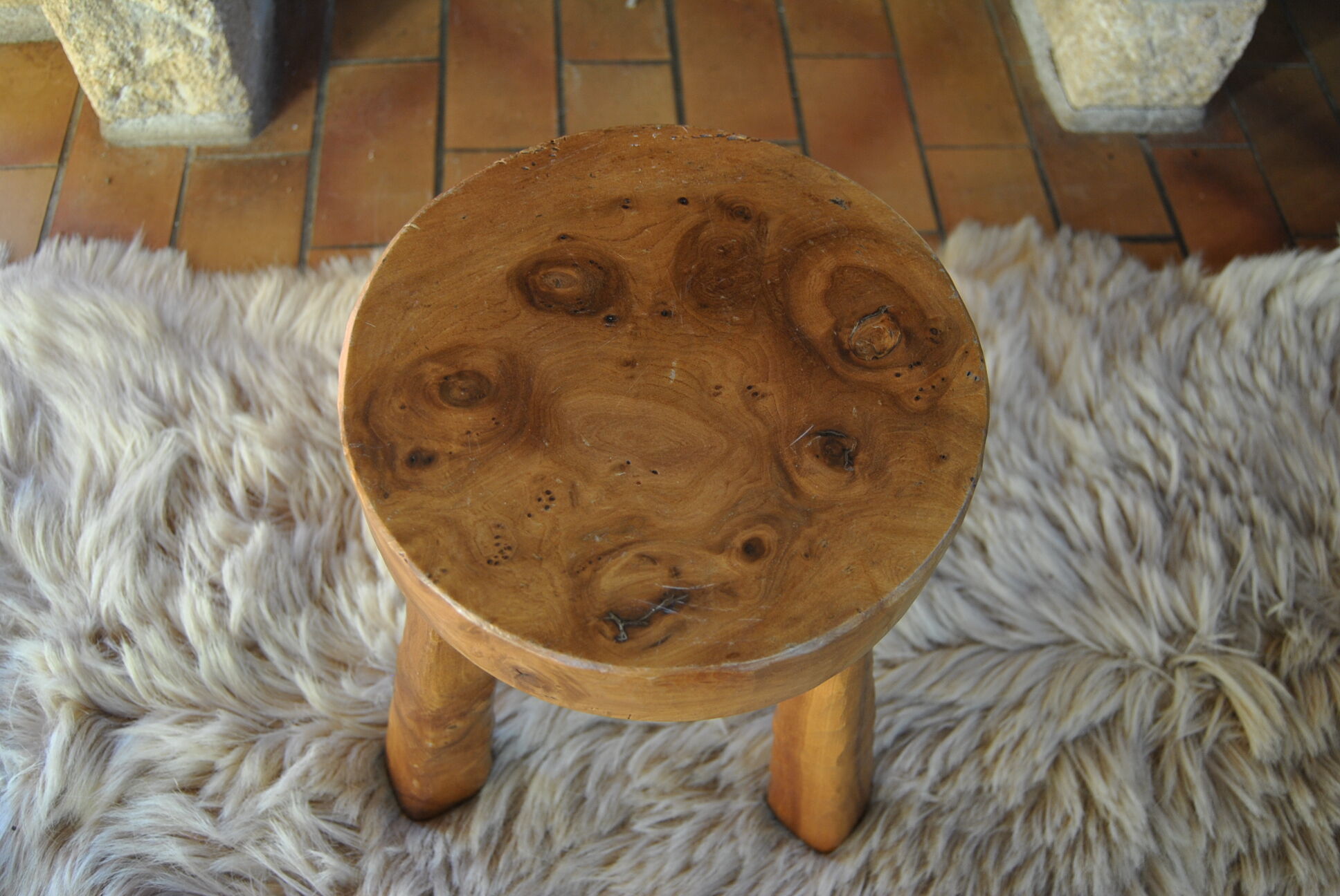 Tabouret tripode en bois vers 1950