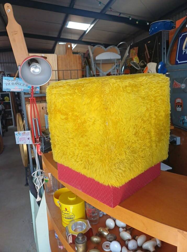 60s/70s furry pouf stool