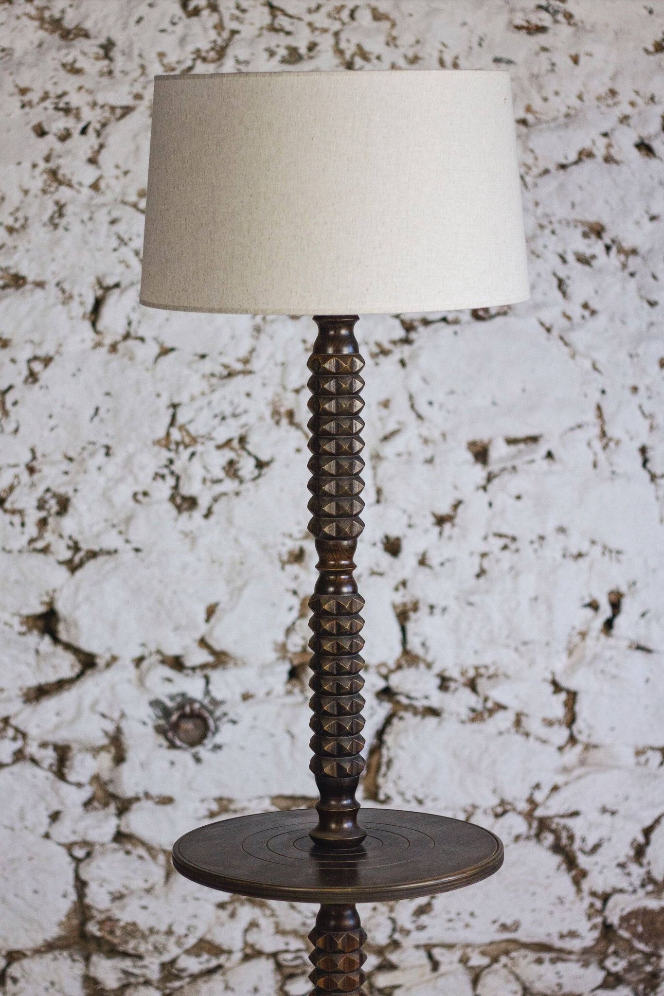 Lampadaire art déco en bois style Charles Dudouyt
