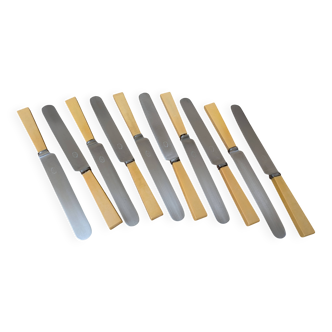 Set of 10 antique Clover Ace knives with stainless steel blades and Bakelite handles.