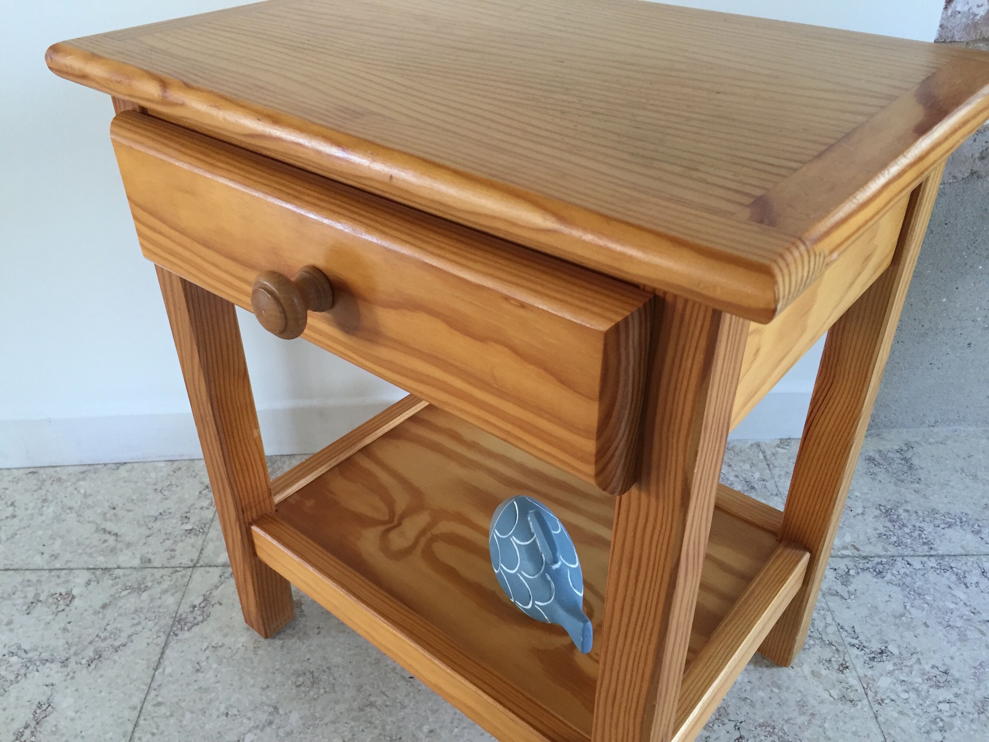 Table de chevet vintage en pin massif