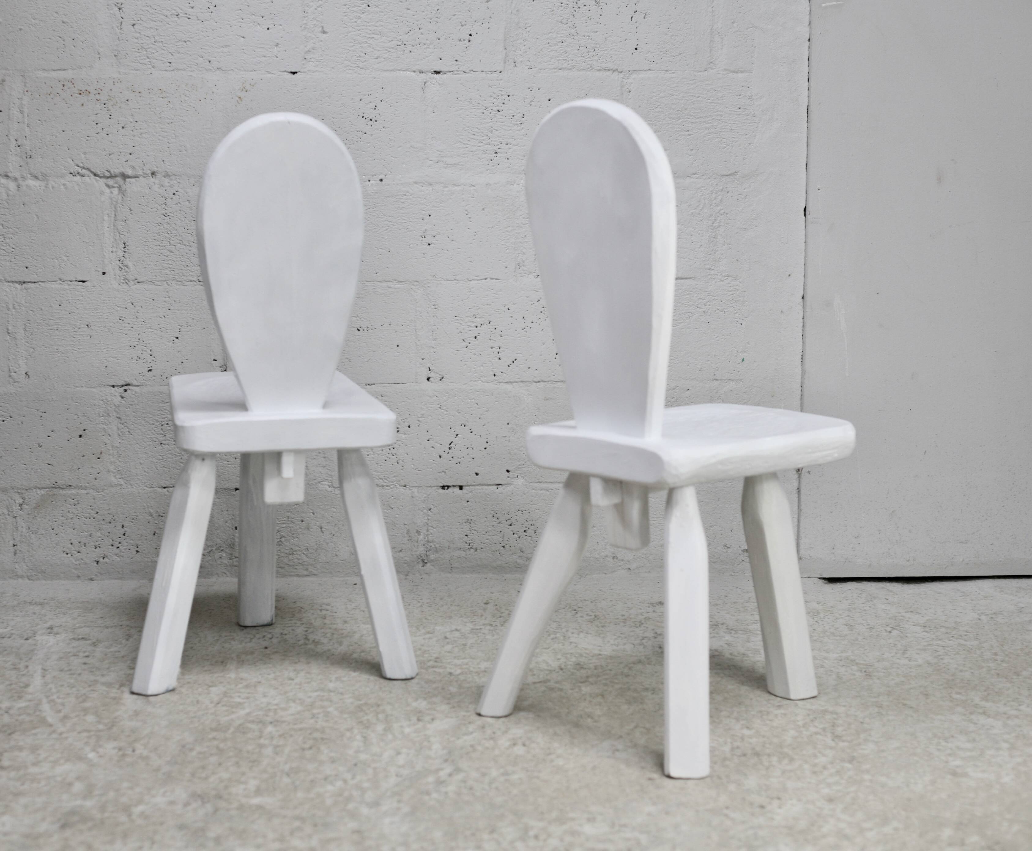 Pair of tripod chairs, gouged seats. Brutalist, circa 1960. Painted wood.