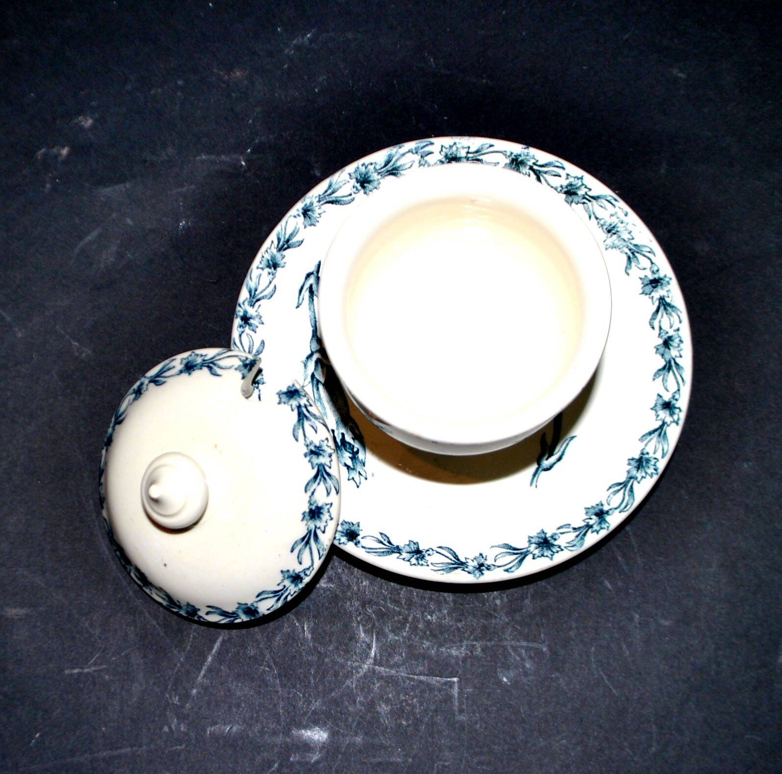 Moutardier ancien en faïence KG Lunéville décor fleuri œillet