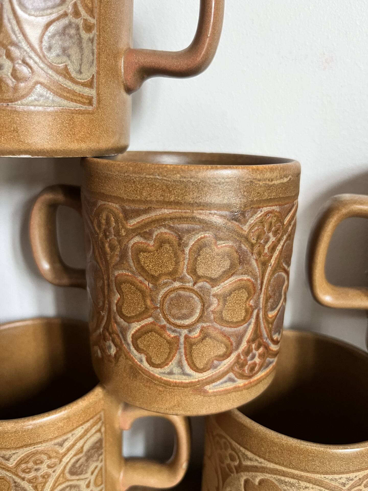8 stoneware mugs