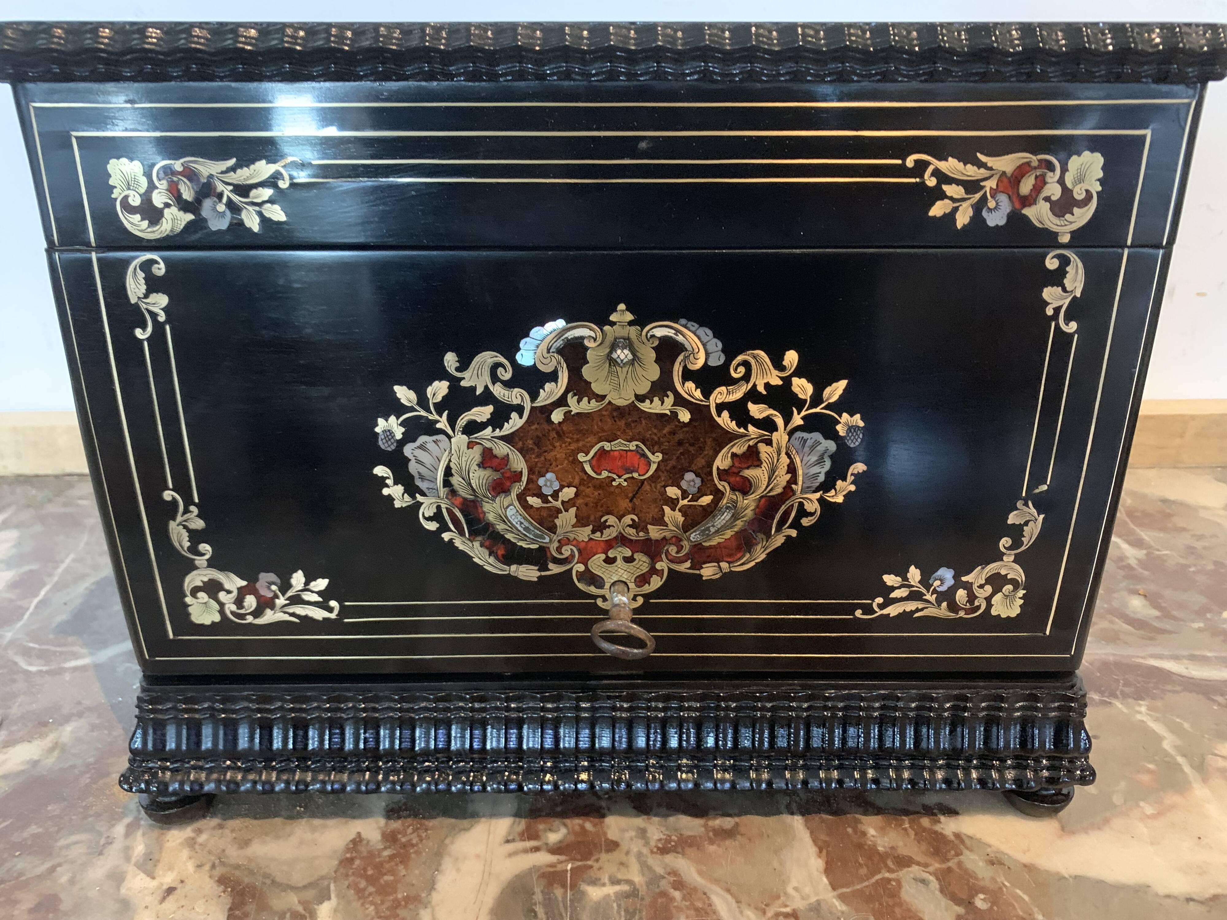 Complete liquor cellar Boulle Box Napoleon III Box Marquetry XIX century