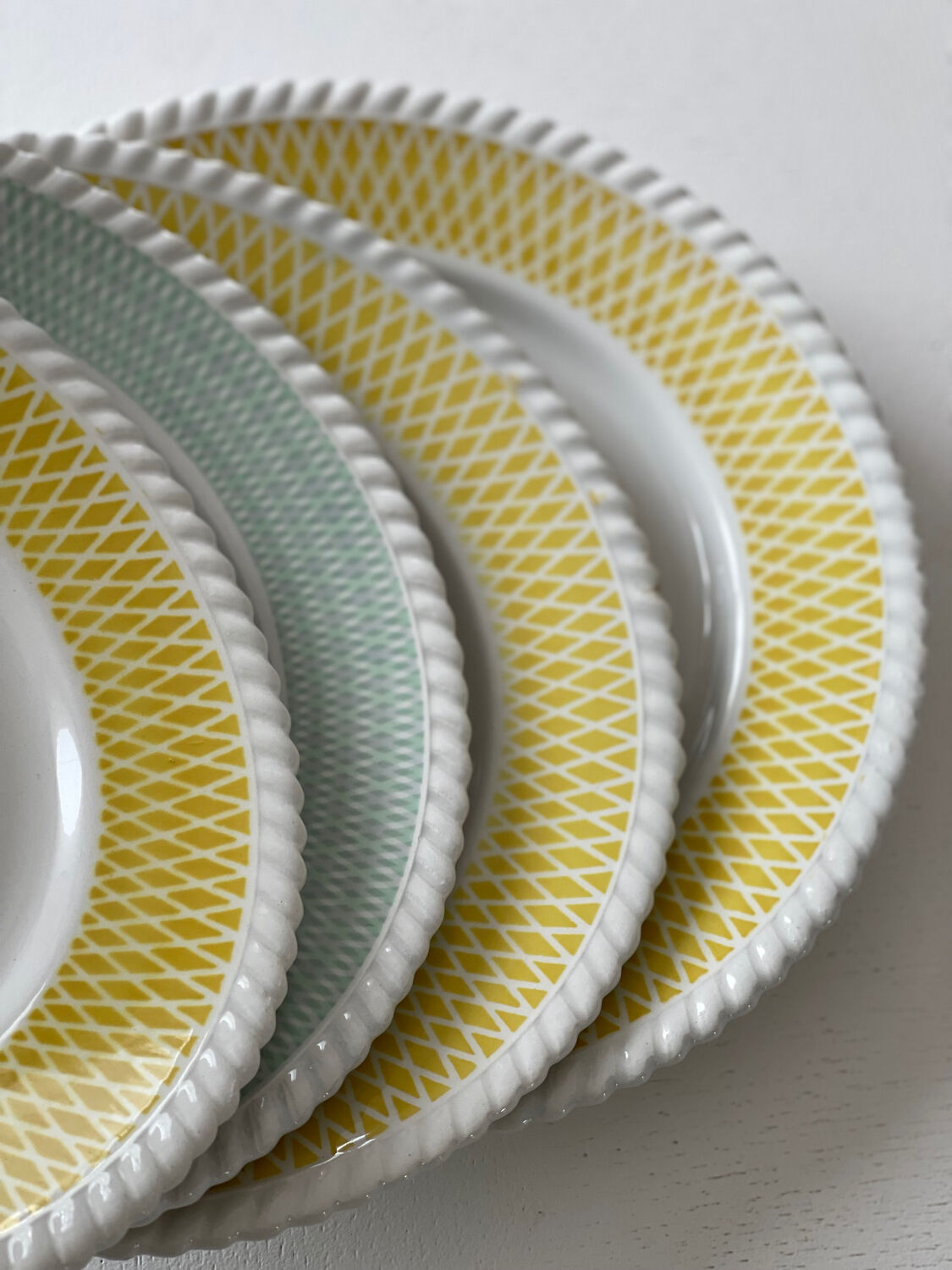 4 vintage flat plates