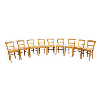 Suite de 9 chaises paillées