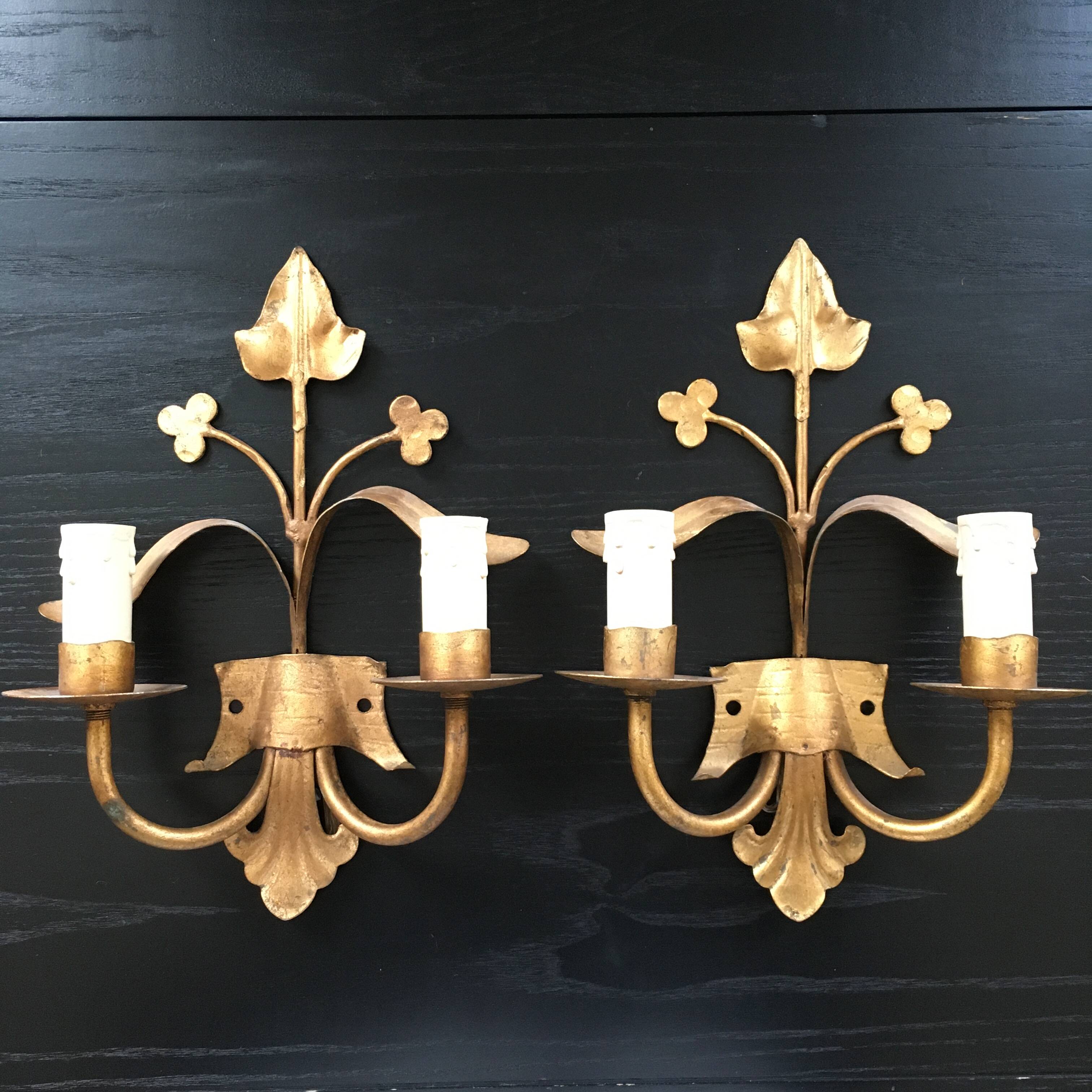 Paire d’appliques en métal doré