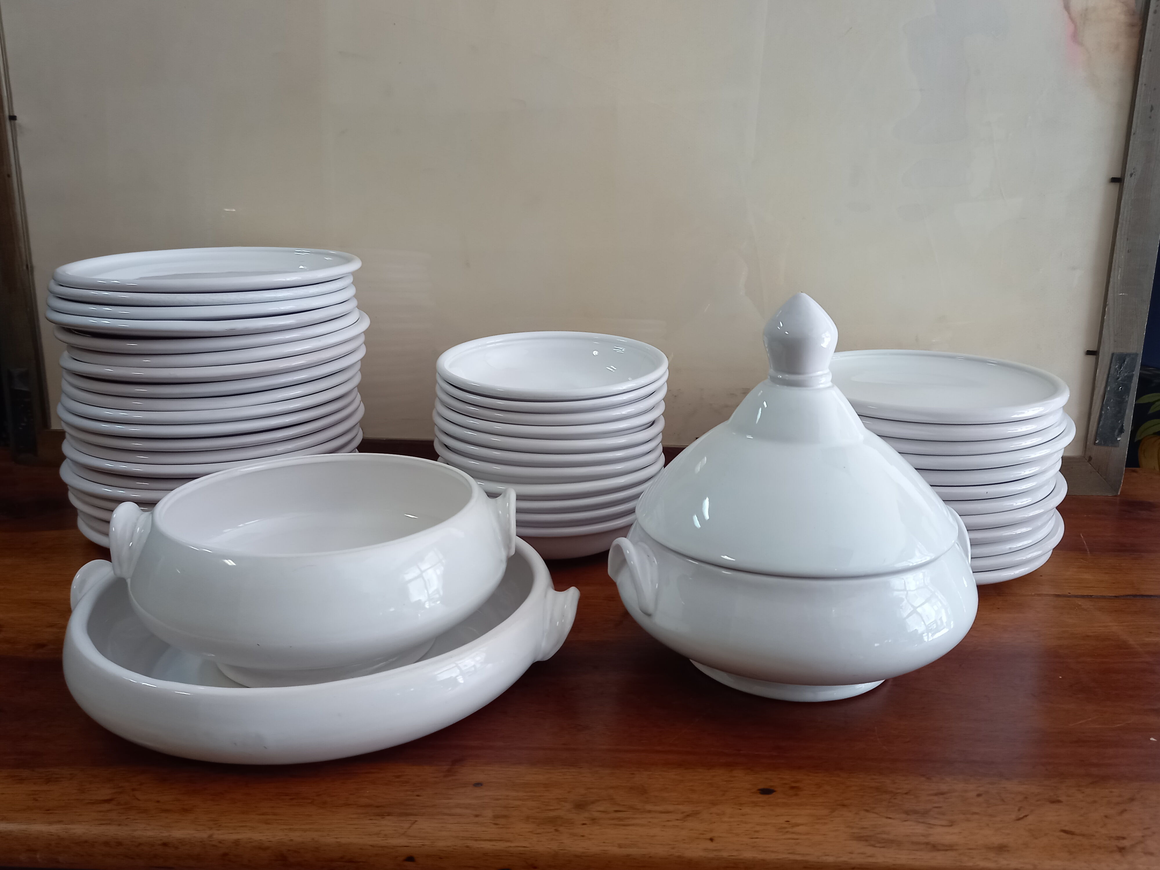 A sandstone table service