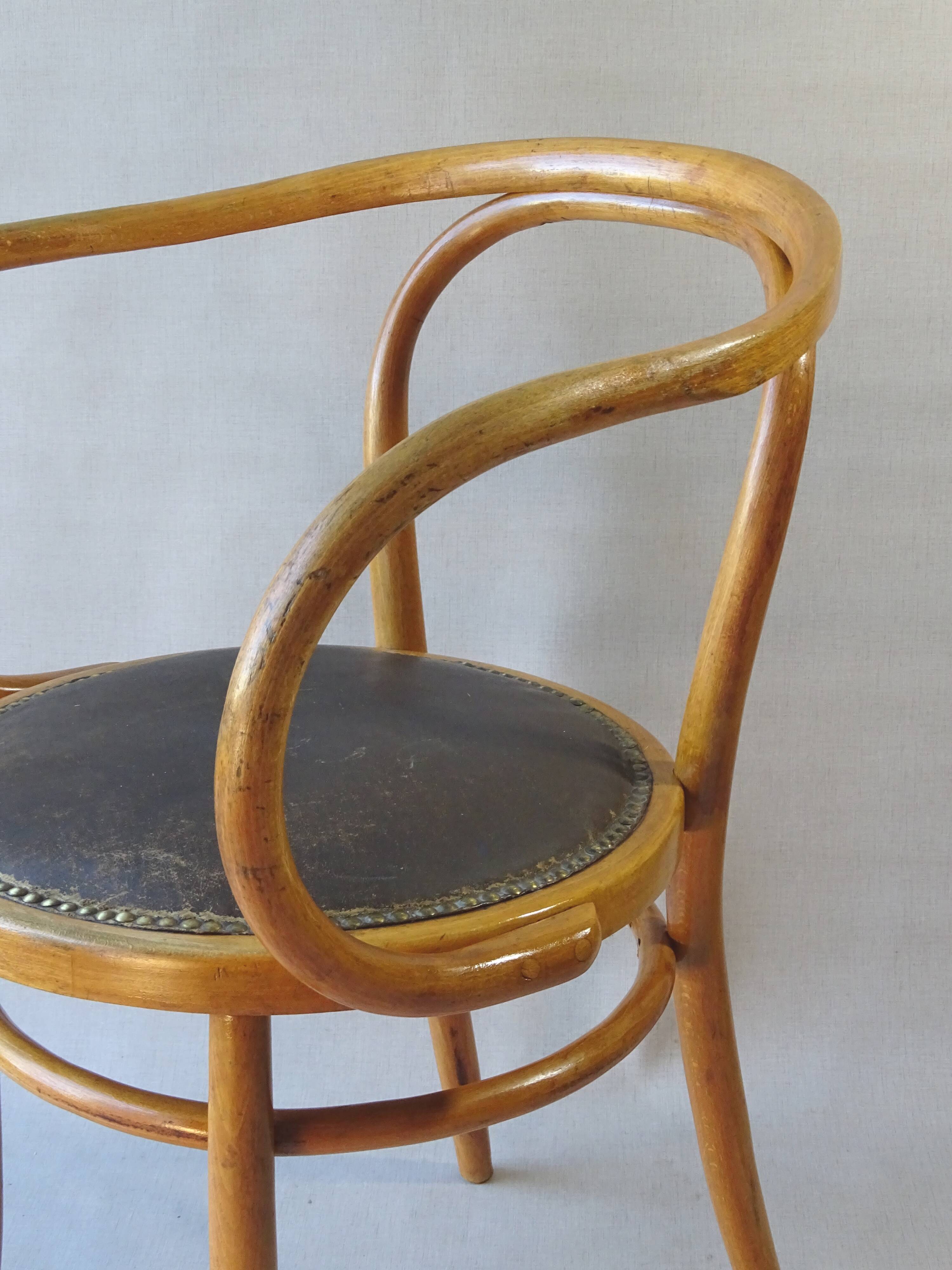 Office chair B9 called Le Corbusier by Baumann 1925