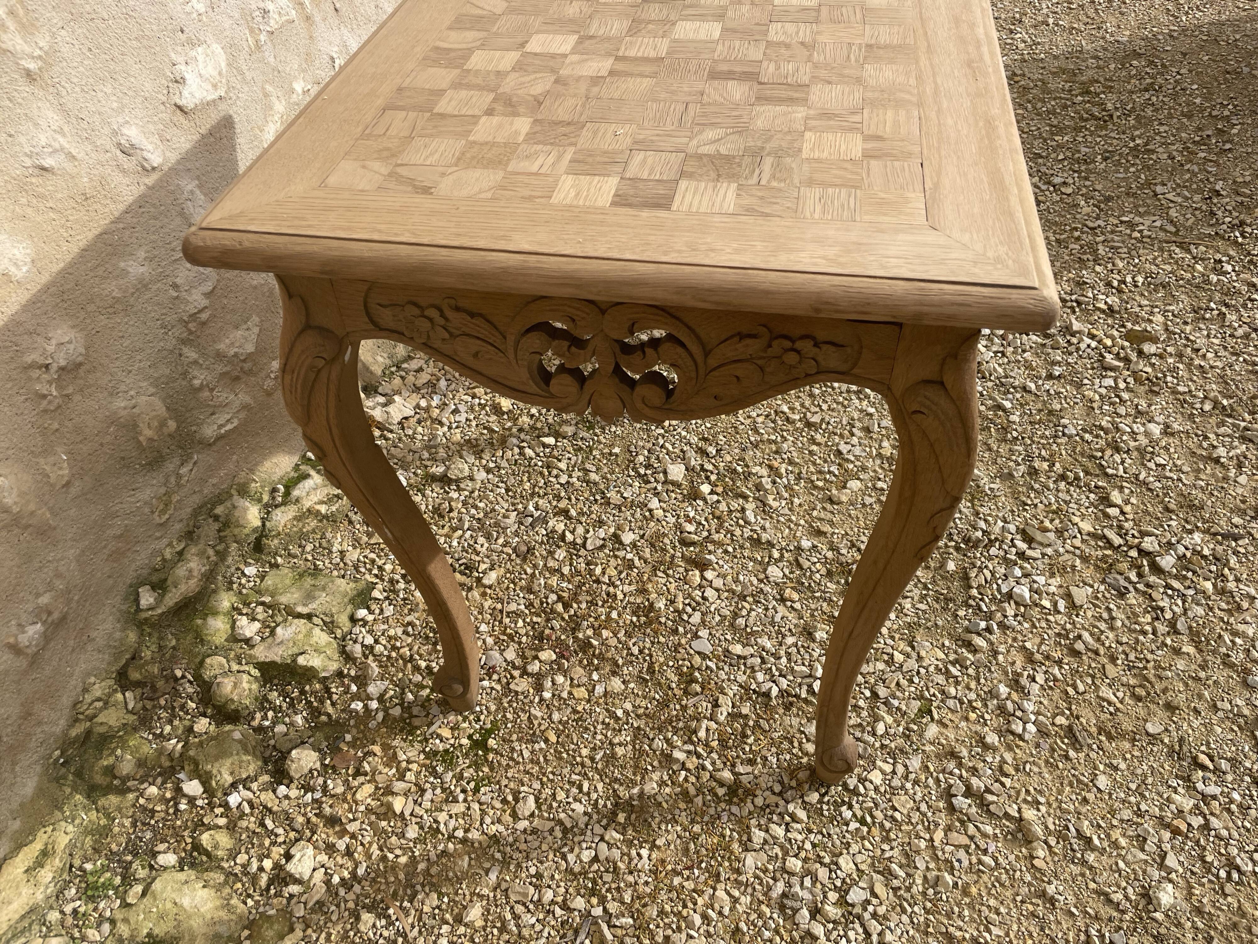 Petite table d’appoint en chêne