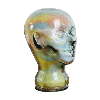 Glass head with pastel colored salt