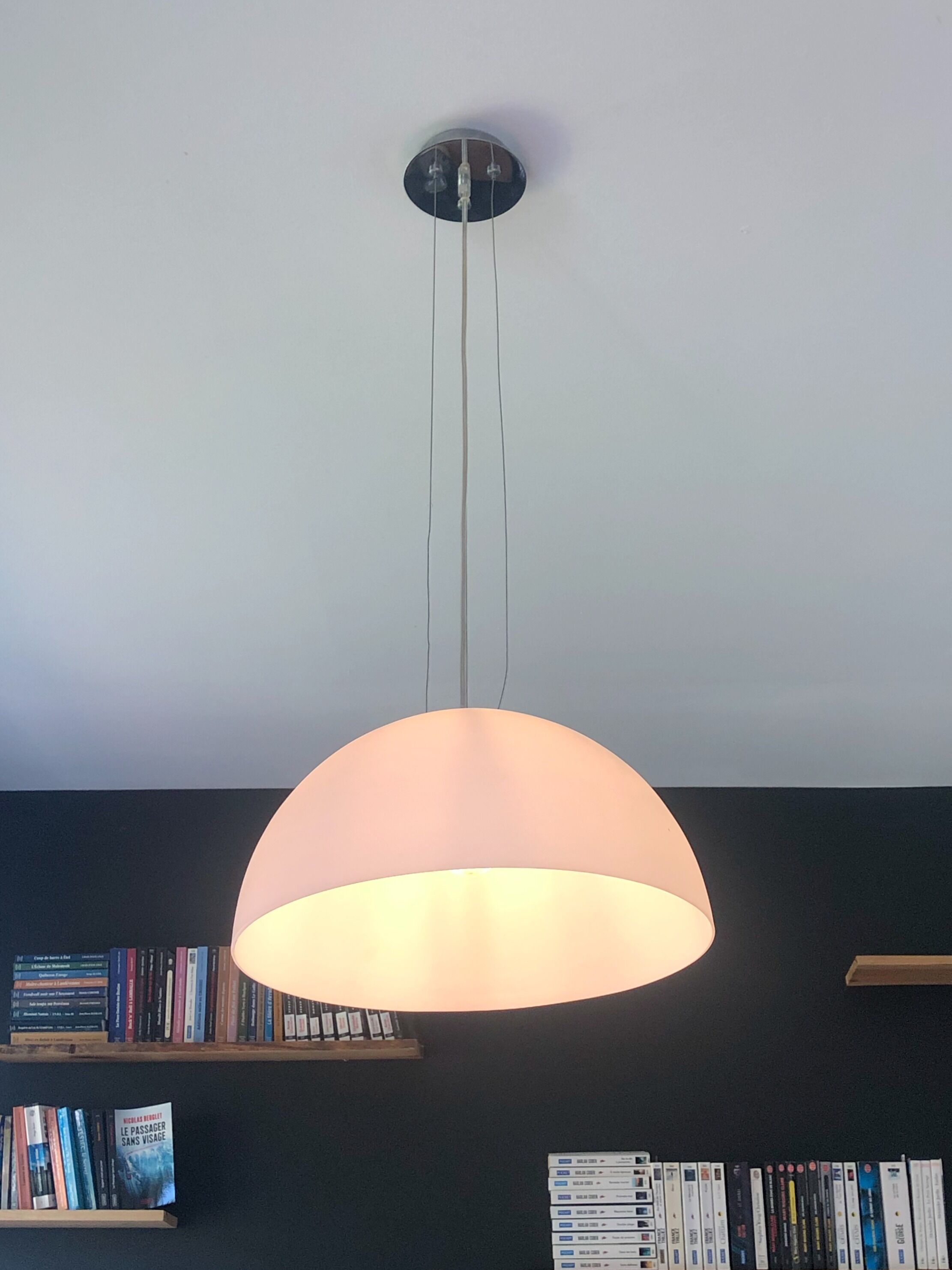 Suspension in matt white glass and stainless steel