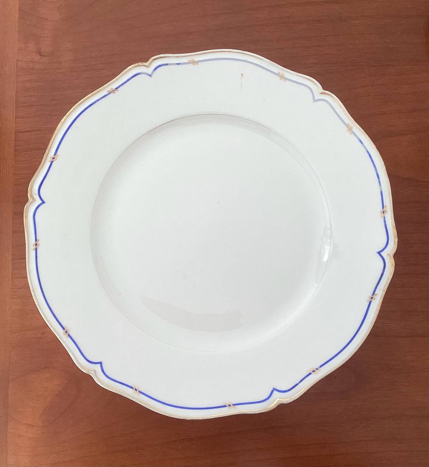 Dish on porcelain pedestal E. BOURGEOIS