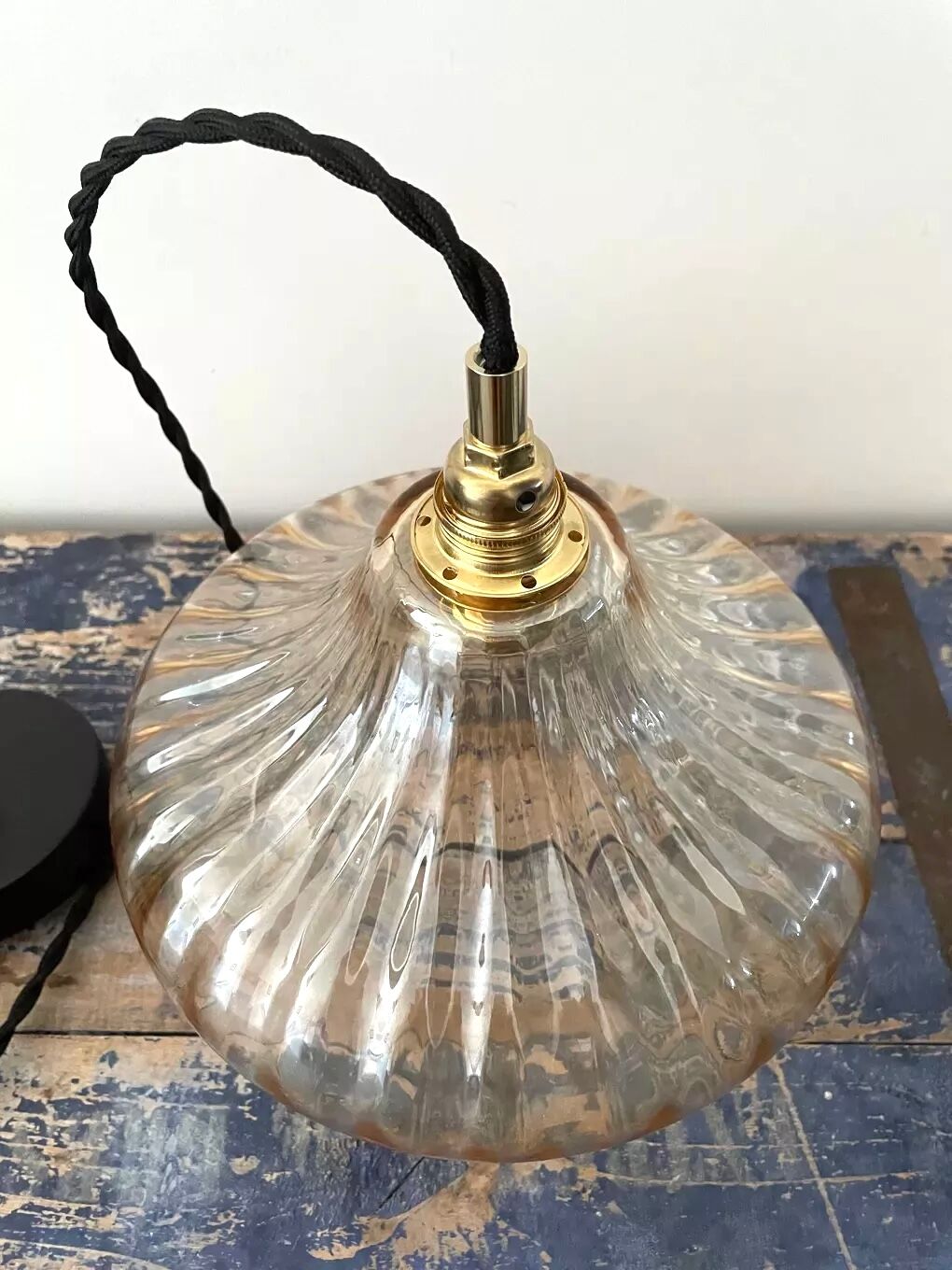 Vintage suspension lamp in gold glass