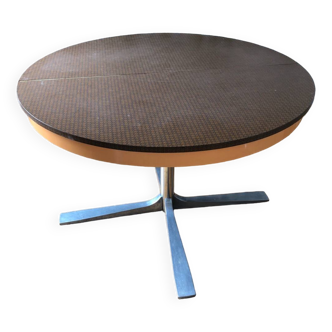 Formica round extendable table