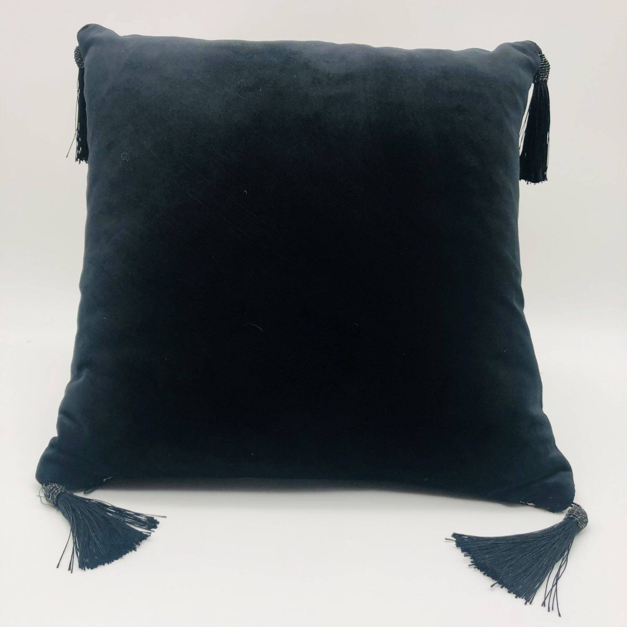 Square cushion, cover and insert, black and white. Model "Tatiana".