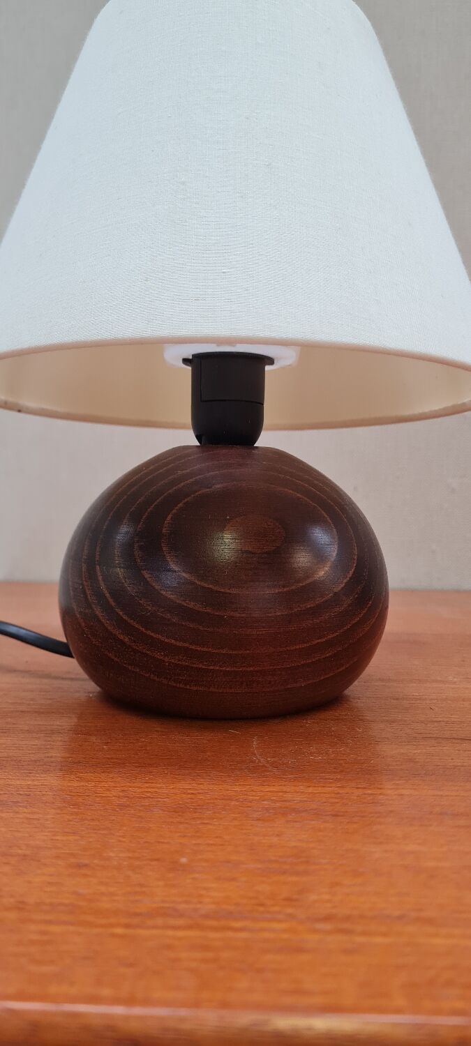 Wooden ball table lamp