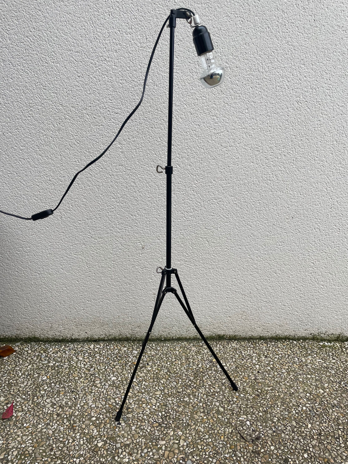 Tripod lamp