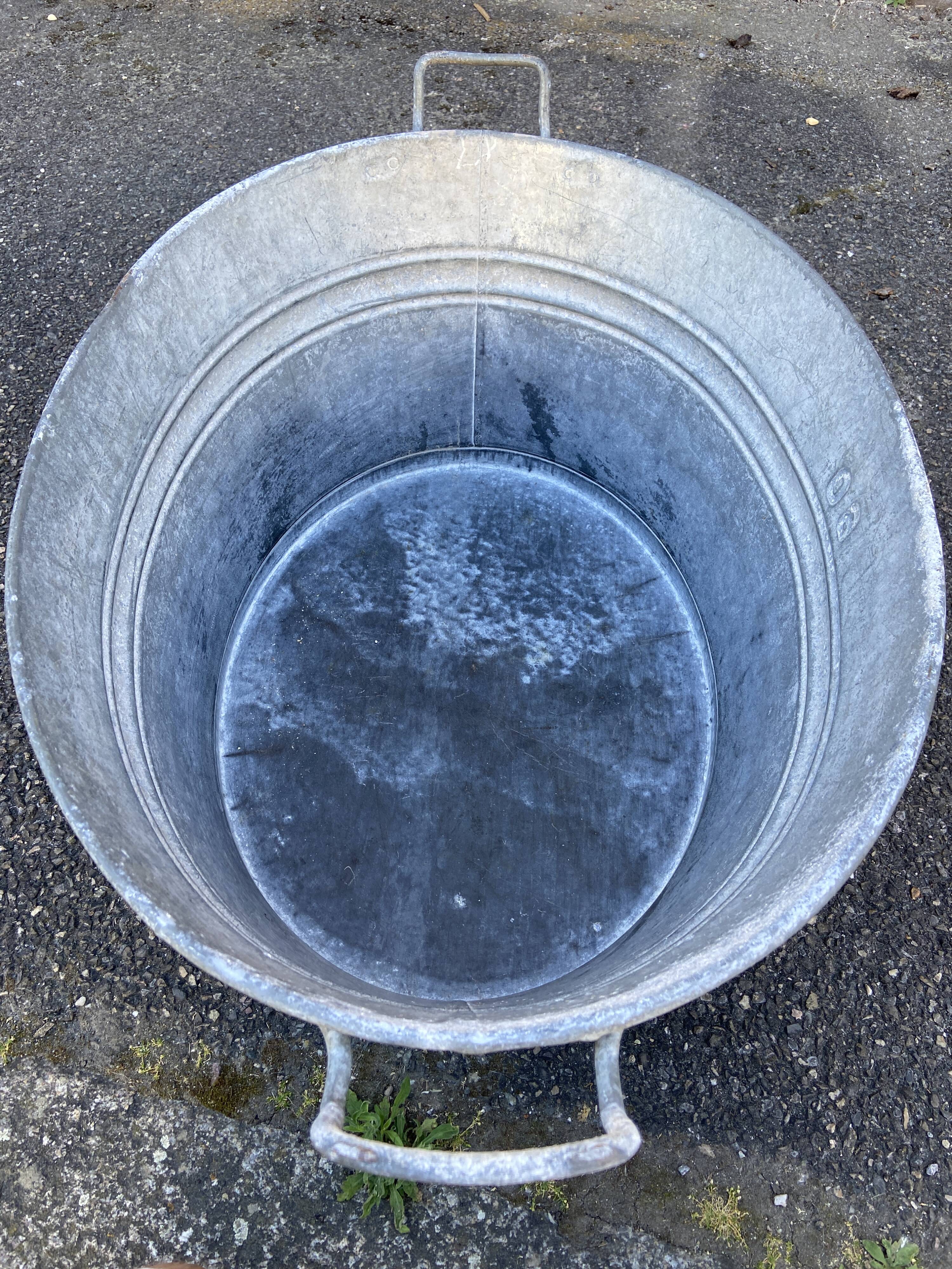 Vintage zinc basin 60 liters
