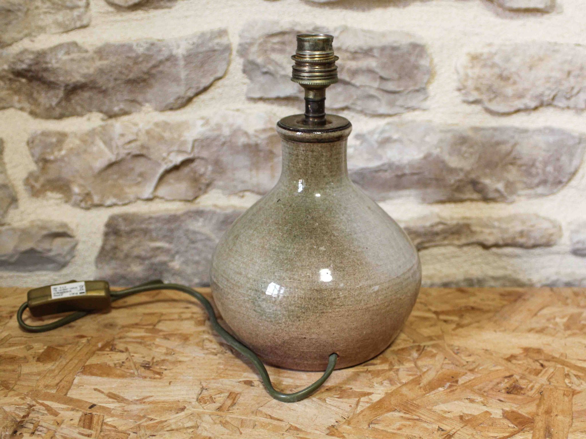 Pied de lampe en céramique à déco de fleurs