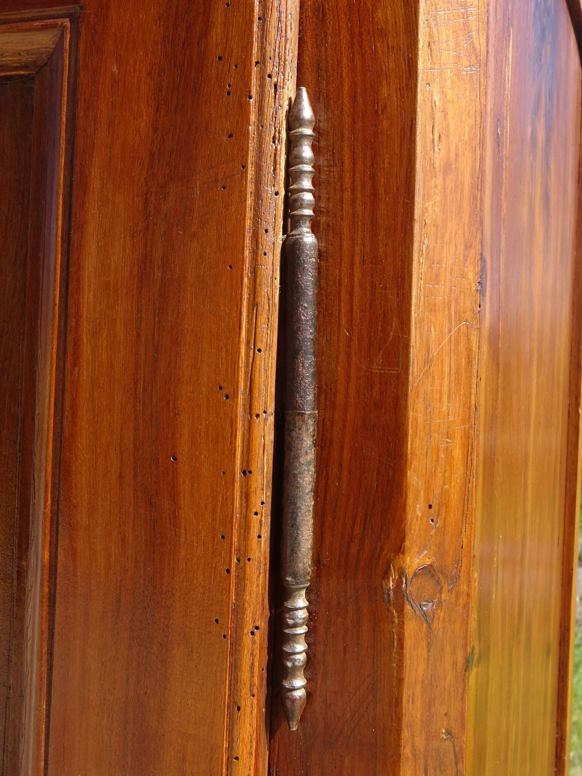 Ancienne armoire Louis Philippe en noyer