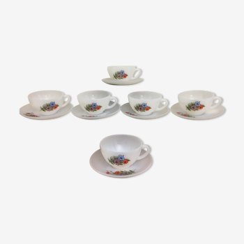 6 Tea/coffee cups in Arcopal from the 1970s with saucer