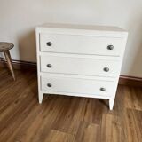 White chest of drawers