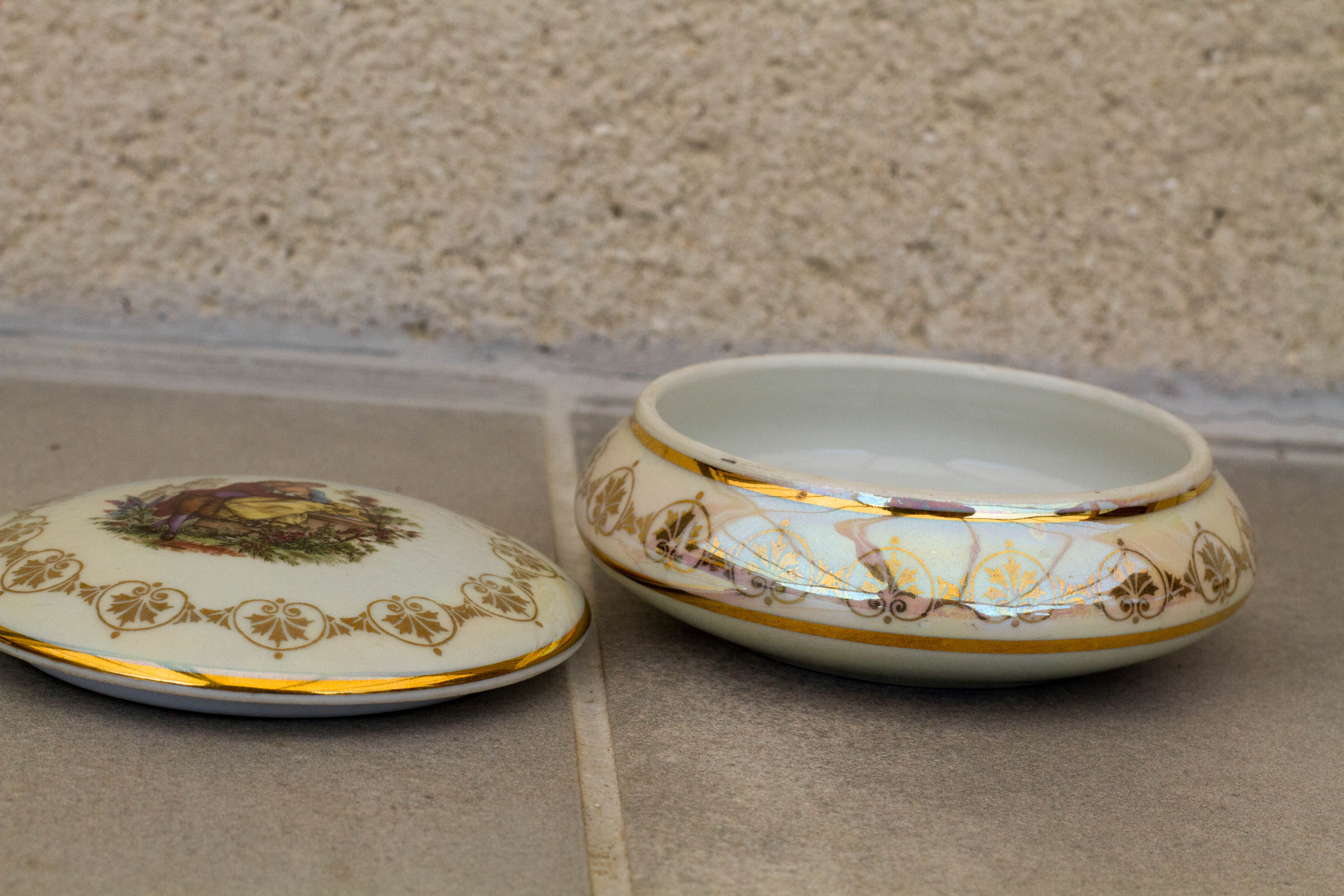 Bonbonniere or jewelry box