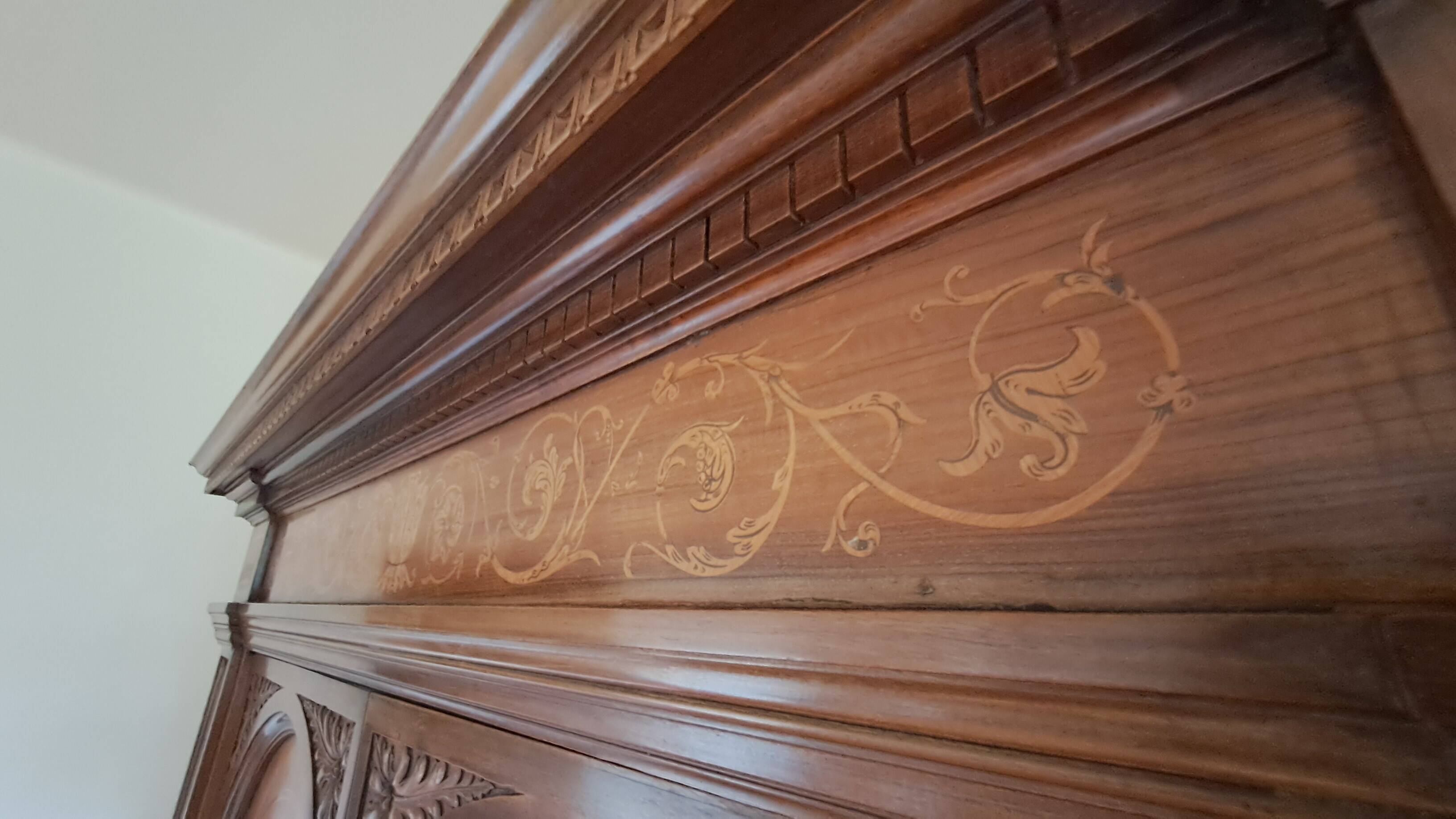 Wardrobe - neo-Renaissance in carved solid wood - possible lot sale