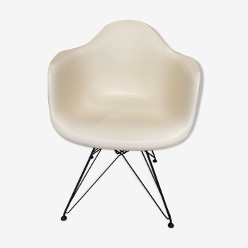 Vitra - Eames Plastic Armchair DAR - Charles & Ray Eames 1950