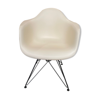 DAR armchair by Charles & Ray Eames 1950