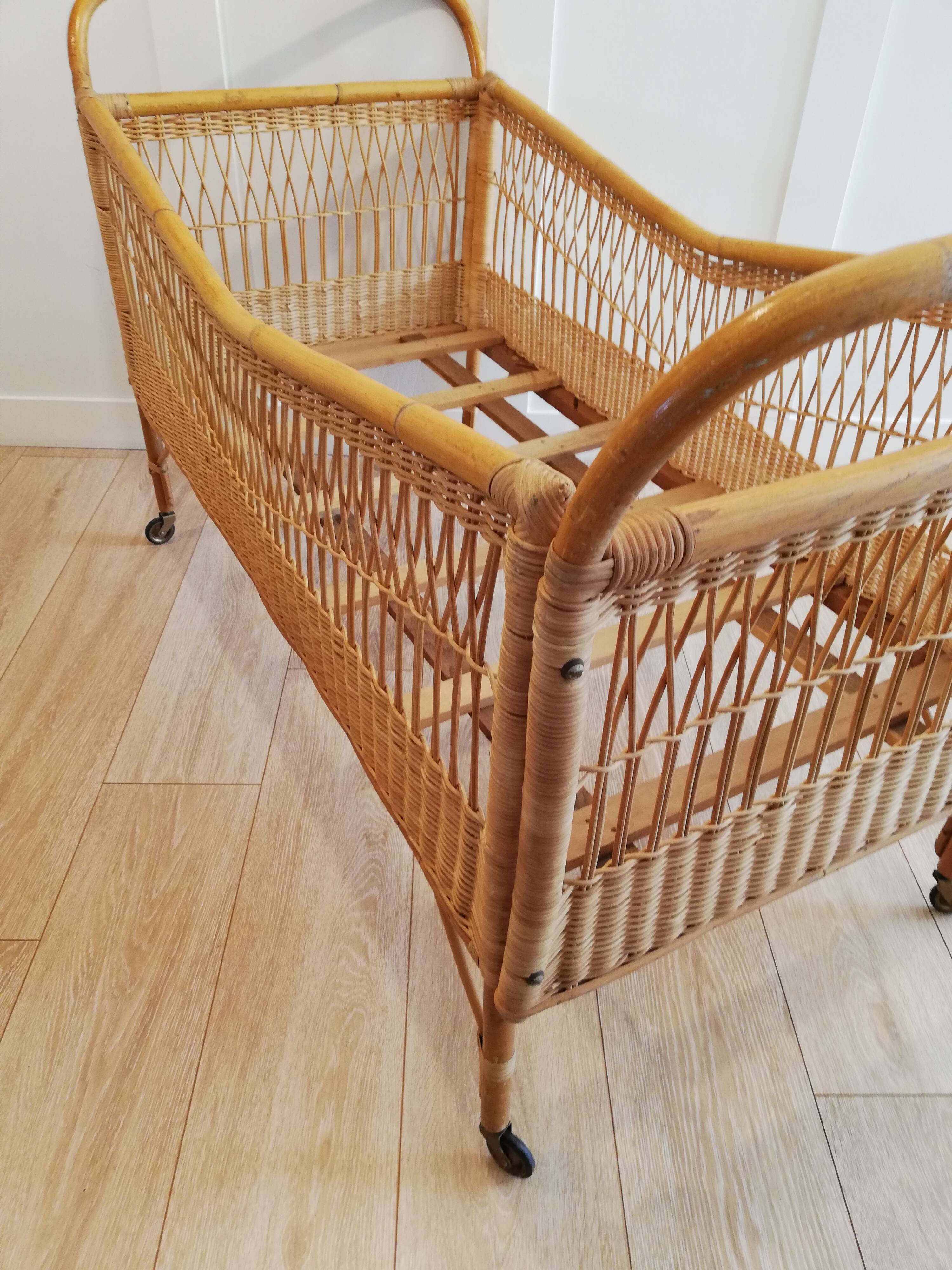Vintage rattan baby bed